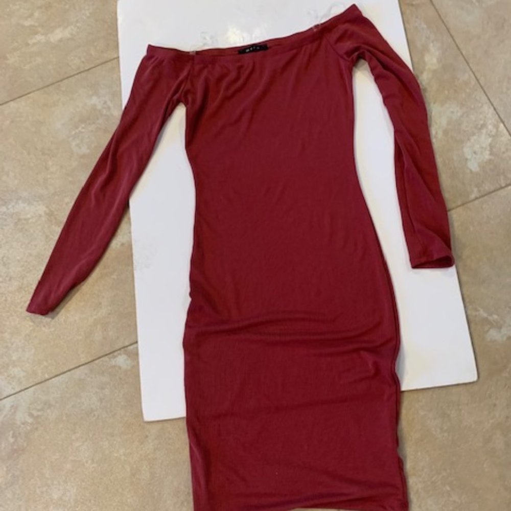 Maru off the shoulder dress size s berry color new